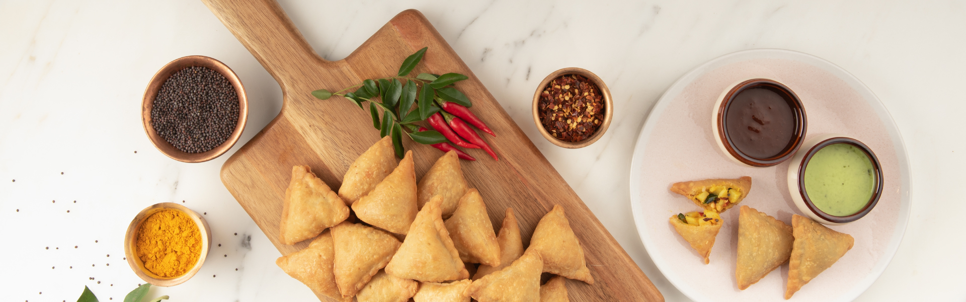 Brar's Samosas with Chutney, 6 samosas, 600 g total, Pick-up only